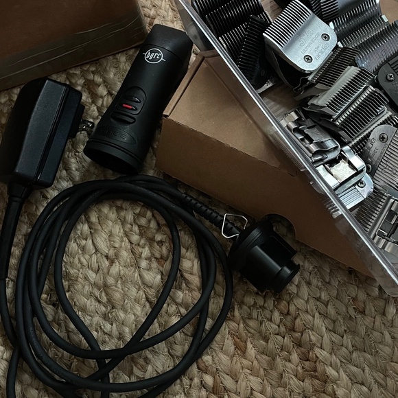 Andis BGRC Detachable Clipper and Blades - Picture 1 of 2